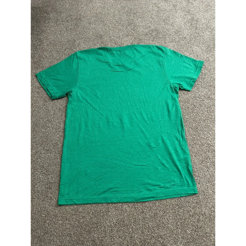 Vintage T-Shirt Mens Medium Green Excellent Santa Don't Stop Believing‎ Graphic